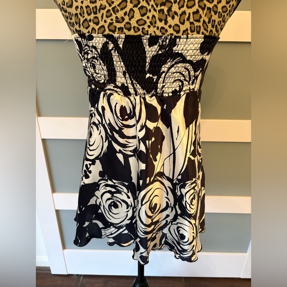 White House Black Market Black and White Rose Print Strapless Top NWT!! - Picture 5 of 11